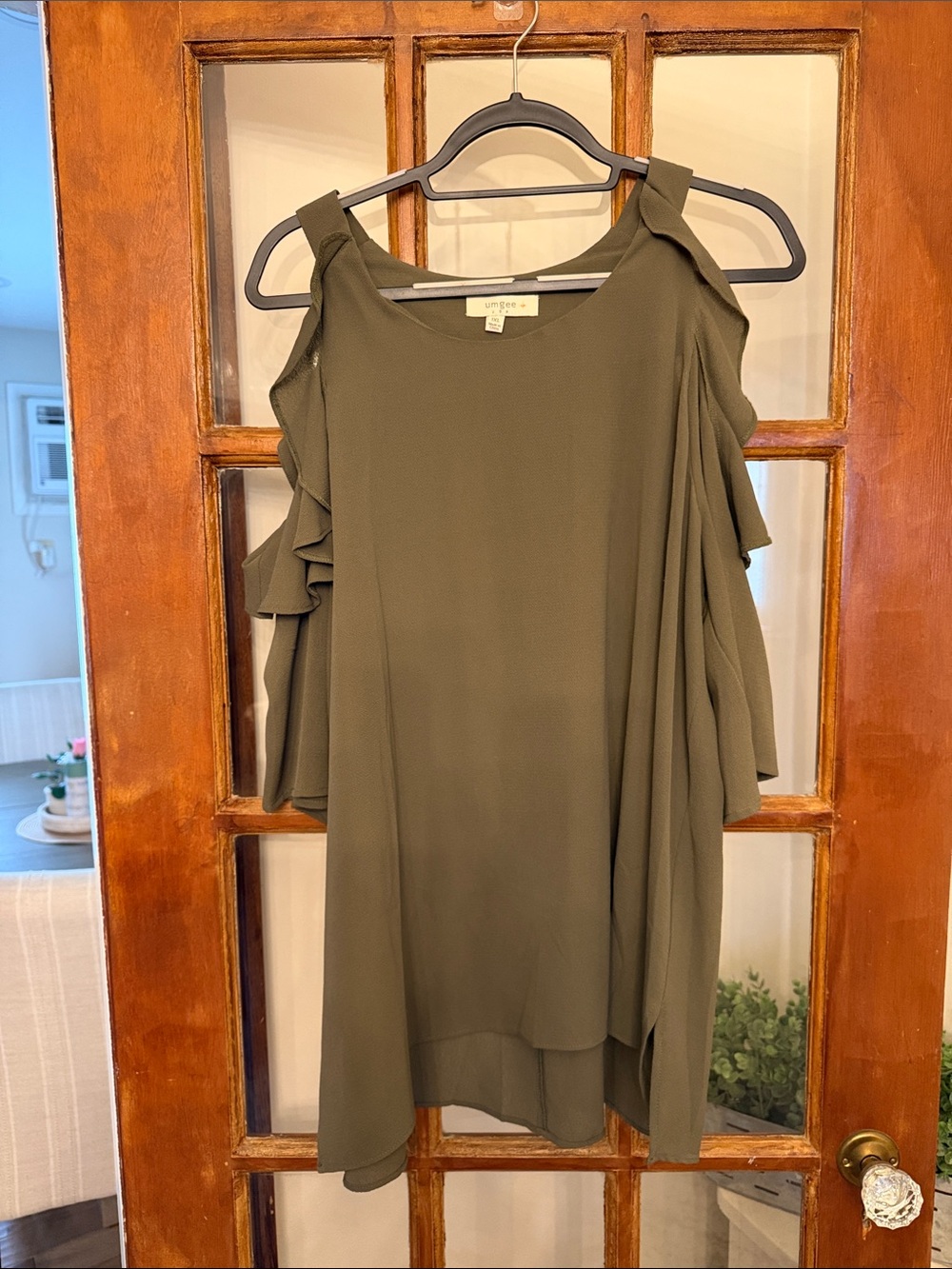 Umgee Size 1xl Olive Green Cold Shoulder Ruffle Sleeve Top/tunic. Gently used